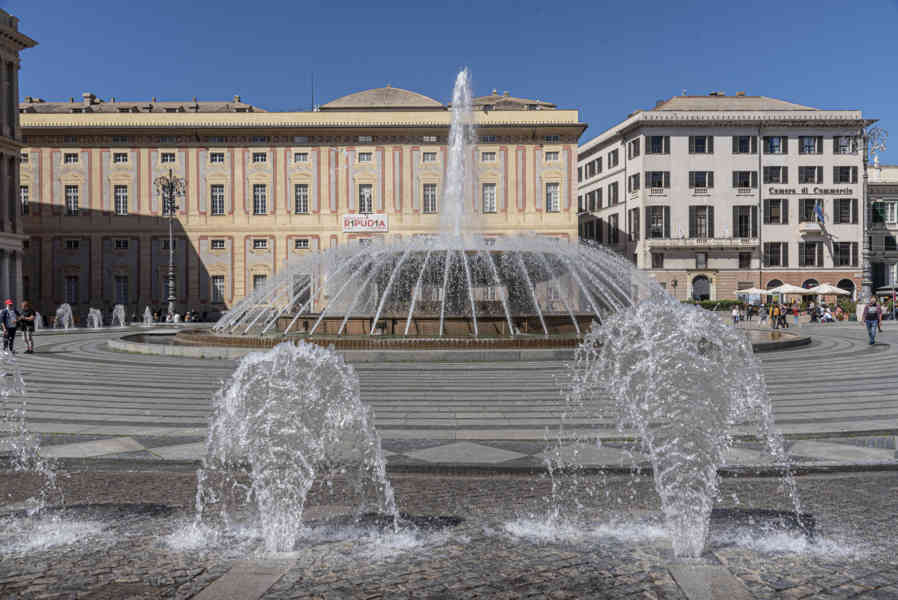 Italia - Génova 009 - plaza de Raffaele  de Ferrari.jpg